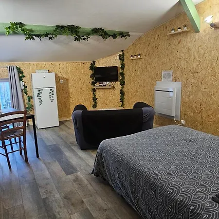 4 * Fains-Les-Sources